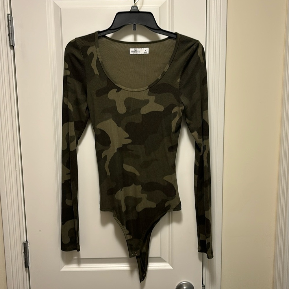 Hollister Longsleeve Green Camo Bodysuit size M